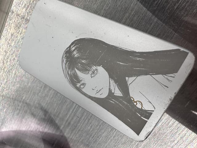 긴 머리 인물 일러스트 레이저 각인 작업물